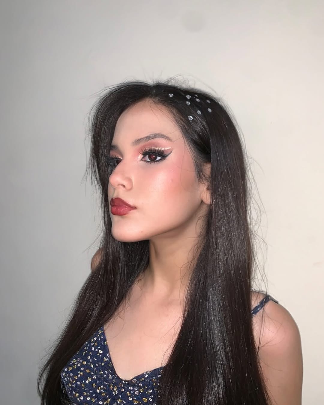 Look de XV años con glamour y presencia de protagonista.