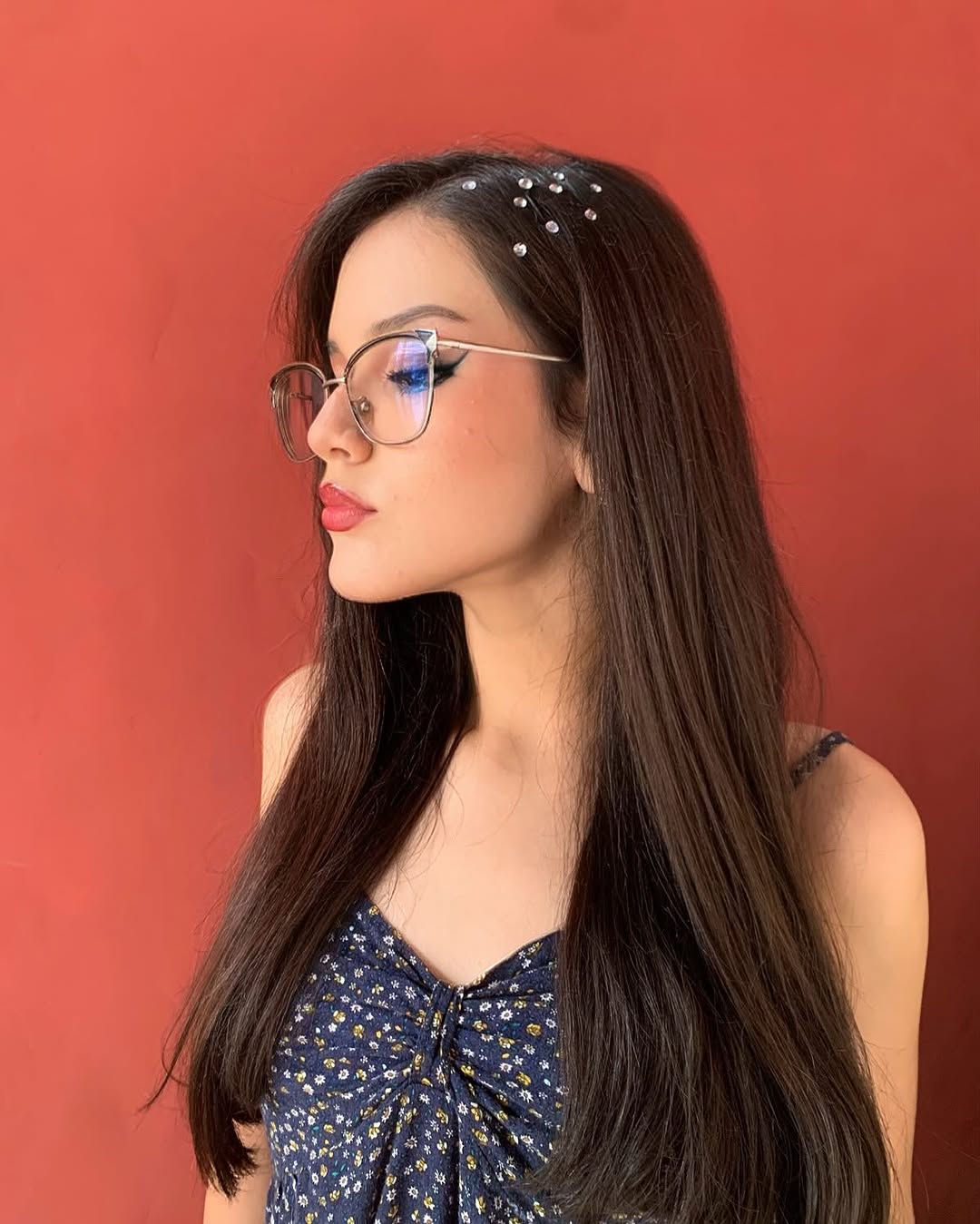 Look de XV años con glamour y presencia de protagonista.