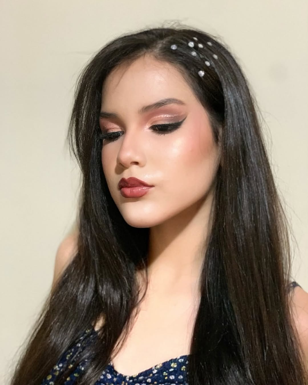 Look de XV años con glamour y presencia de protagonista.