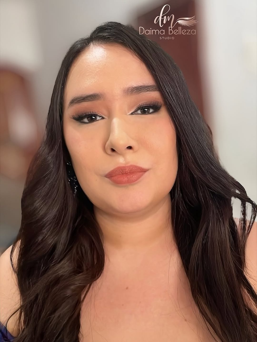 Look listo para brillar en el próximo evento especial.