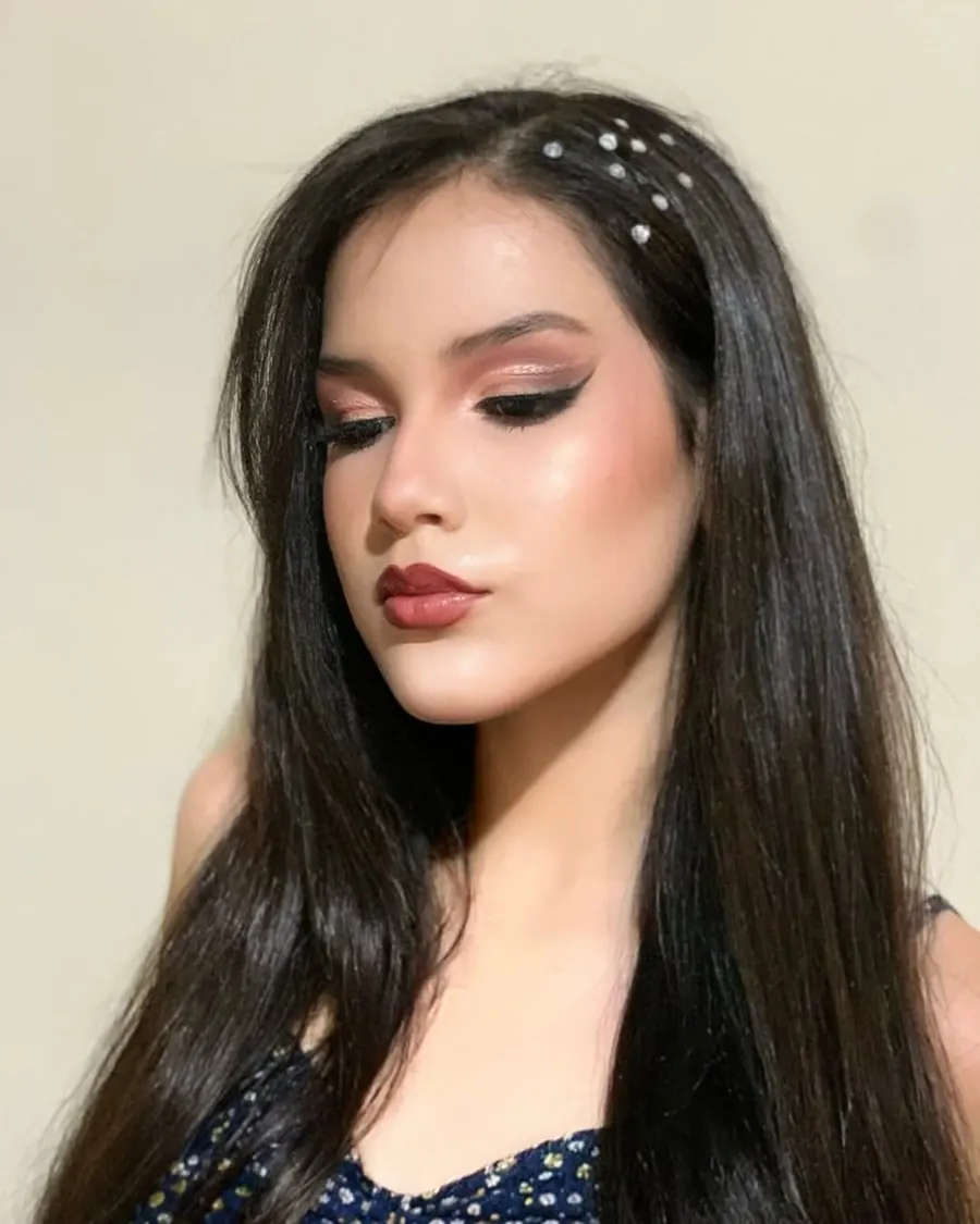Look de XV años con mirada marcada