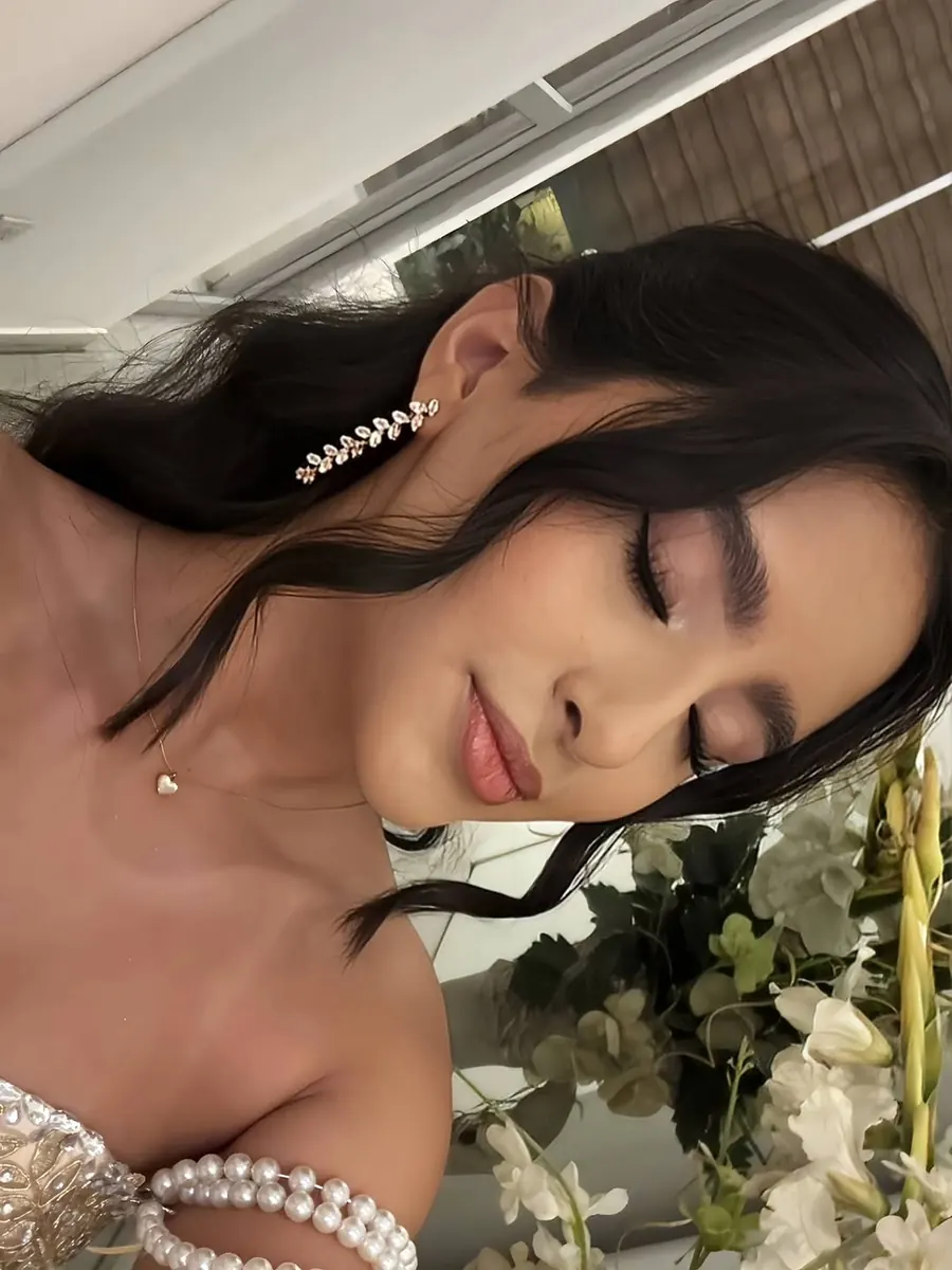 Maquillaje social con acabado luminoso
